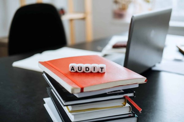 Quels sont les avantages de devenir auditeur interne dans une multinationale?